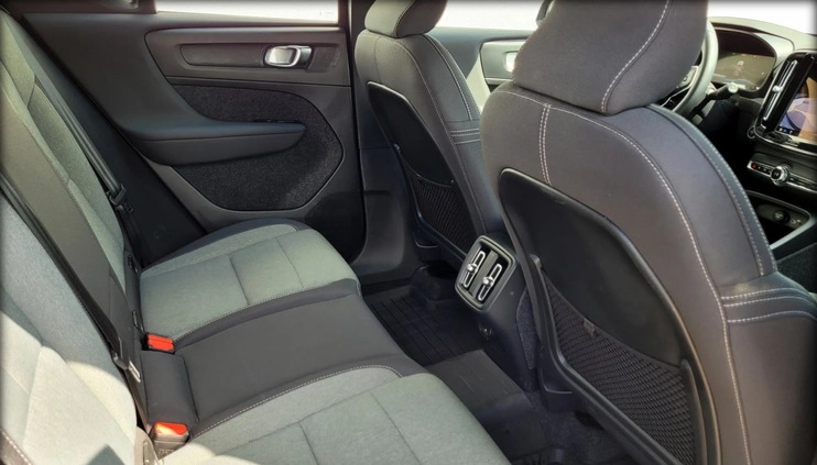 Volvo XC 40 cena 169555 przebieg: 31125, rok produkcji 2023 z Otmuchów małe 562
